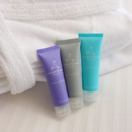 Rihga Royal Hotel Osaka, Vignette Collection By Ihg Extérieur photo Aromatherapy Associates products