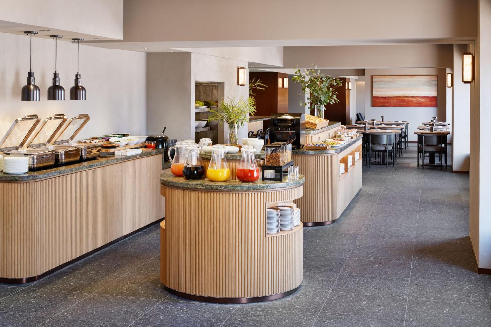 Rihga Royal Hotel Osaka, Vignette Collection By Ihg Extérieur photo The buffet at the lounge
