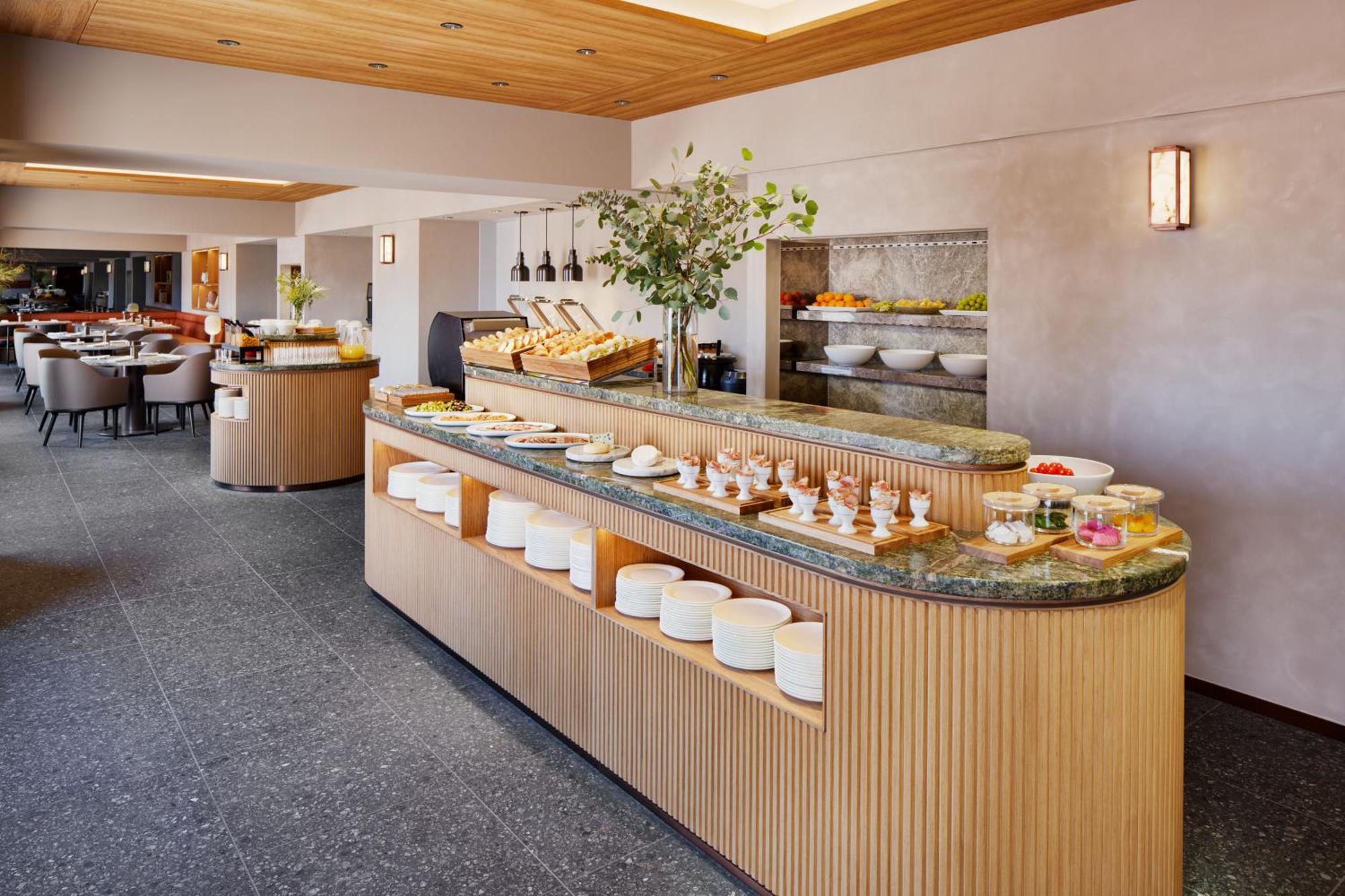 Rihga Royal Hotel Osaka, Vignette Collection By Ihg Extérieur photo The buffet at the lounge
