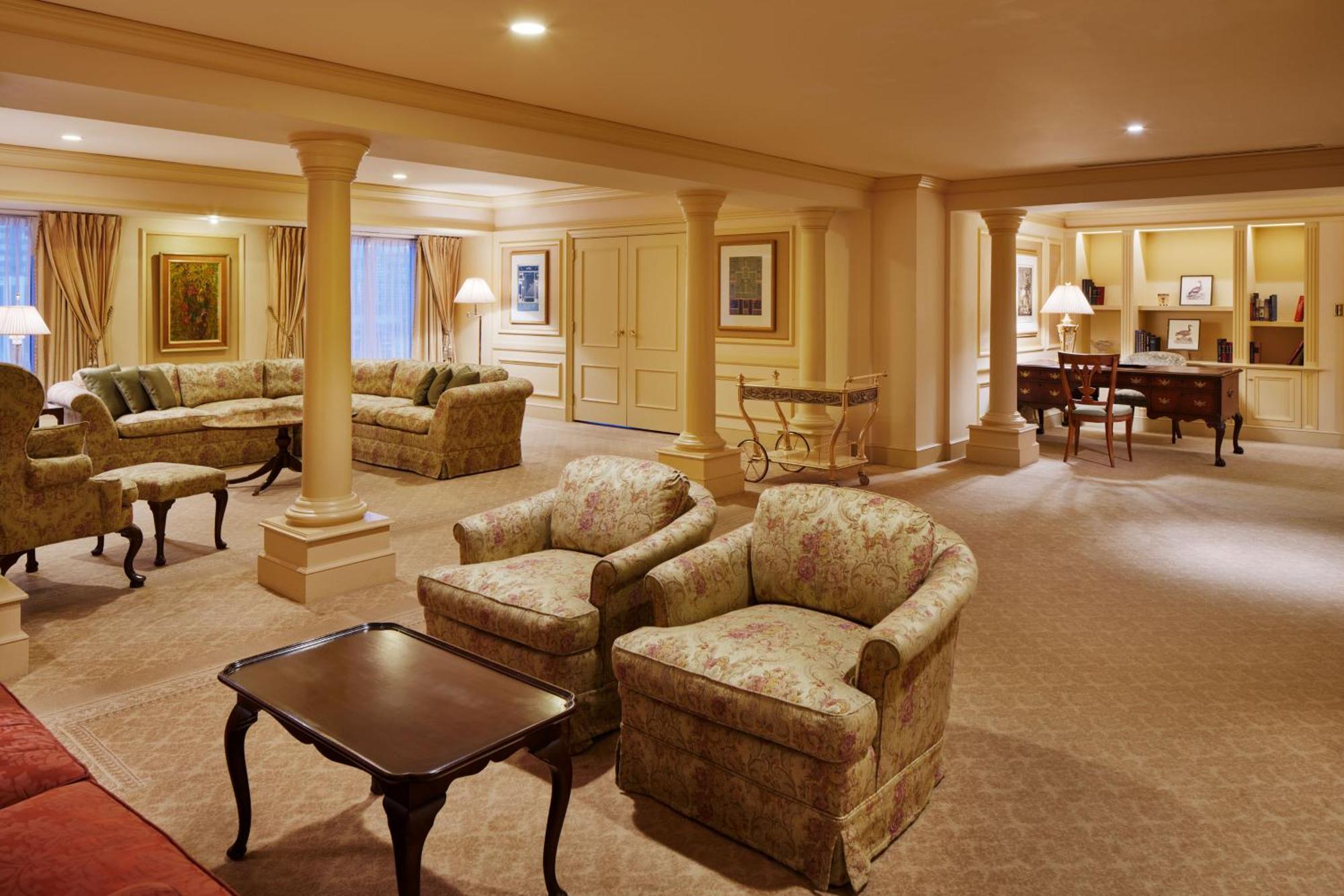 Rihga Royal Hotel Osaka, Vignette Collection By Ihg Extérieur photo The interior of a typical suite