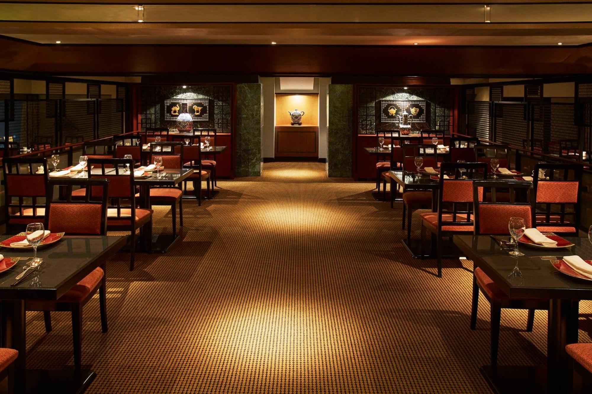 Rihga Royal Hotel Osaka, Vignette Collection By Ihg Extérieur photo Interior of the restaurant