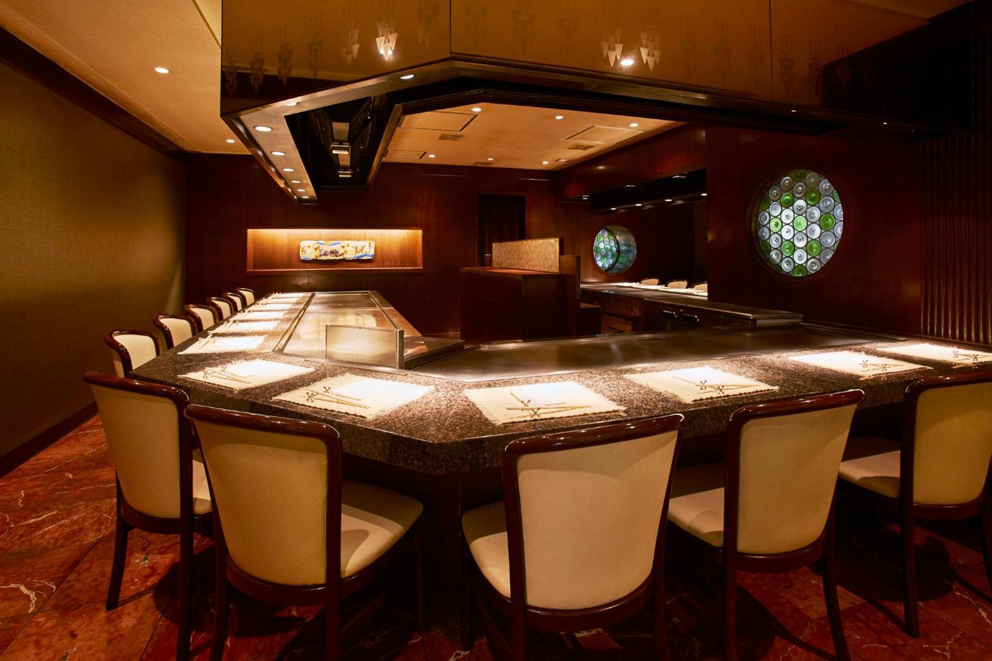 Rihga Royal Hotel Osaka, Vignette Collection By Ihg Extérieur photo A restaurant on board the Queen Mary 2